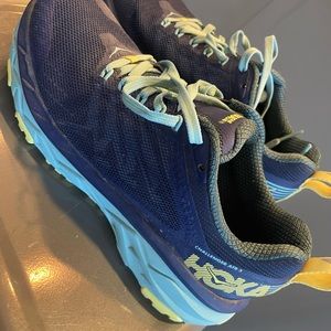 Hokas challenger atr 5,Size 6